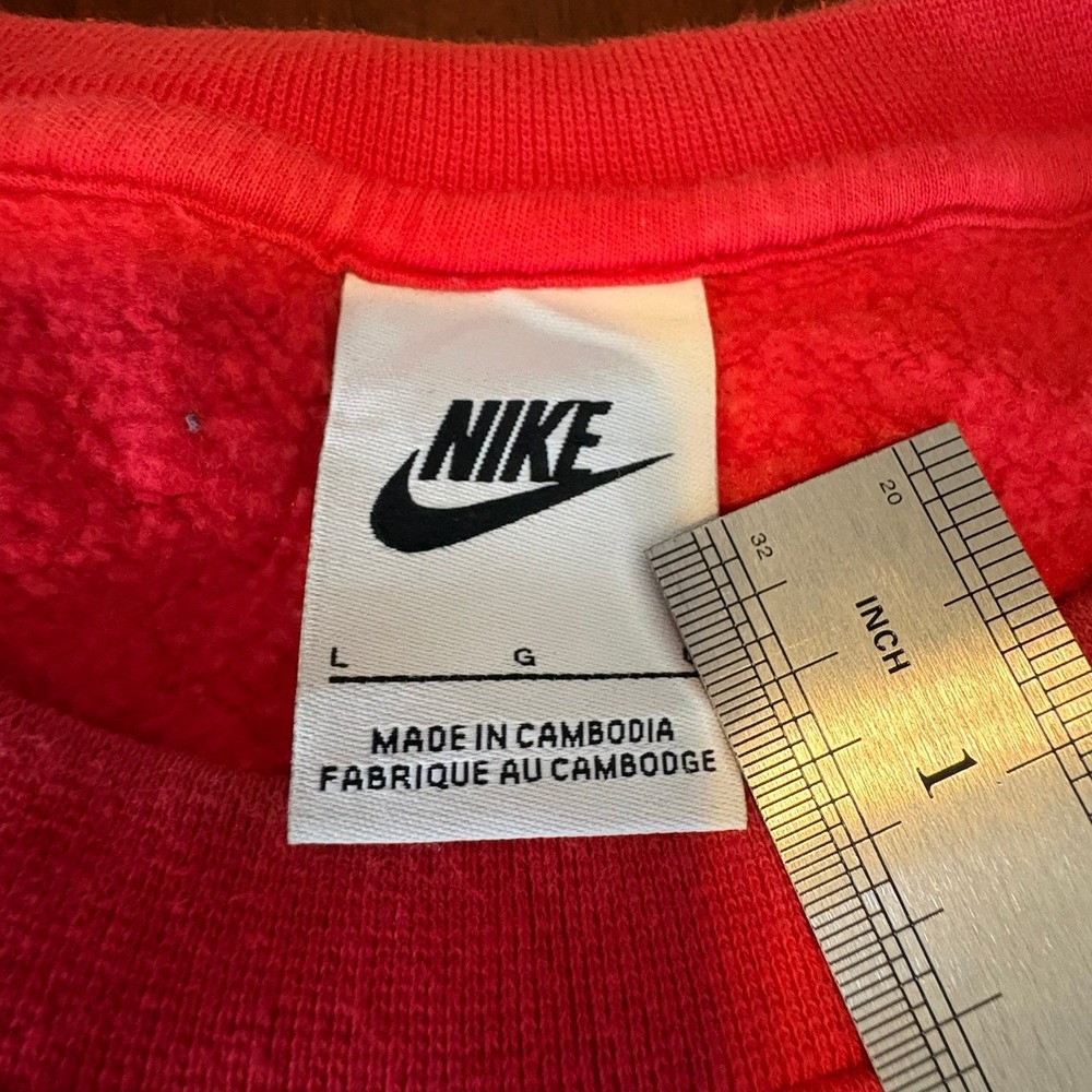 Nike Mini Swoosh Red Crewneck Sweatshirt Athletic Sportswear Pullover‎ - Picture 5 of 5